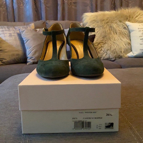 ann mashburn Shoes - Green suede lucite heels 36 1/2 Italy heels